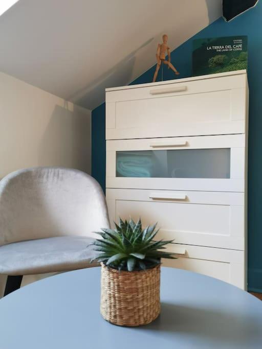 Studio Sous Les Toits Proche Paris Et Versailles Chaville Esterno foto